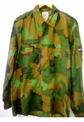 SOBRECAMISA ORIGINAL UTILIZADA POR EL EJÉRCITO DE HOLANDA MODELO MUY PARTICULAR  ´´JUNGLA CAMUFLAJE´´